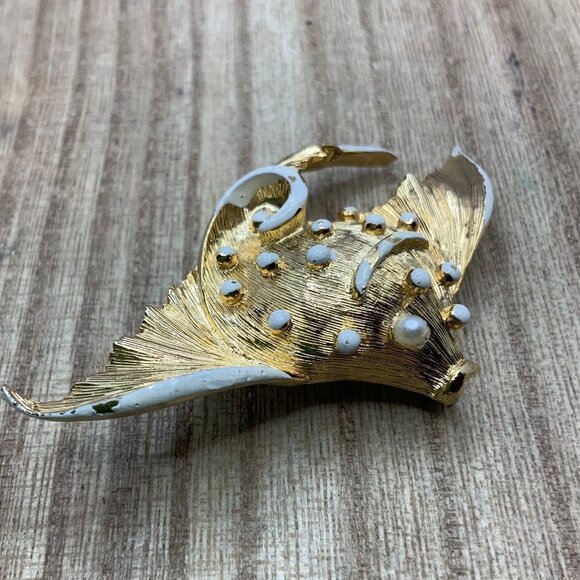 Vintage Gold Tone White Enamel Tropical Fish Pin Brooch - Picture 2 of 5
